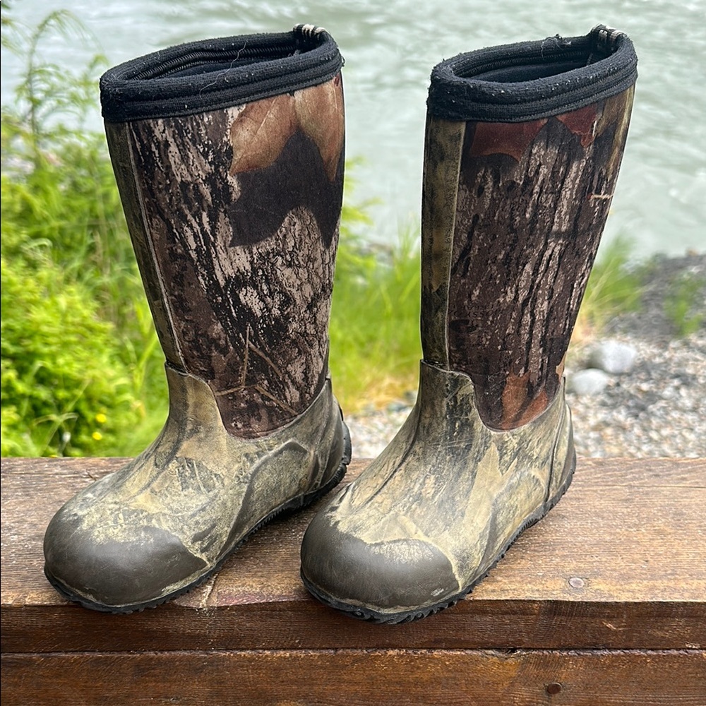 Bogs Kids Camouflage Boots size 11
